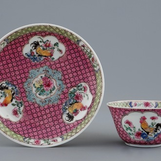 Une tasse et soucoupe en porcelaine de Chine famille rose coquille d'oeuf au coq, Yongzheng, 1723-1735