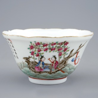 Un bol en porcelaine de Chine famille rose à décor d'immortels, 19ème