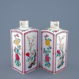 Une paire de boîtes à thé rectangulaires en porcelaine de Chine famille rose, Yongzheng, 1723-1735