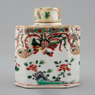 Une boîte à thé aux phénix en porcelaine de Chine famille verte, Kangxi