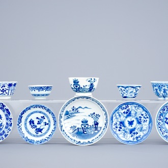 A lot of 5 Chinese blue and white cups and saucers, 18th C.