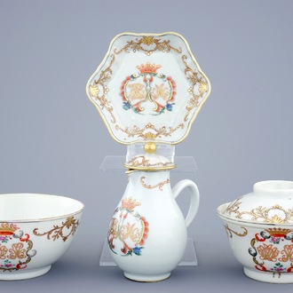 Une partie d'un service à thé en porcelaine de Chine famille rose et doré, Qianlong, 18ème
