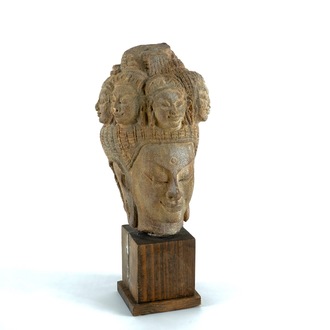 Une tête d'Avalokiteshvara en pierre sculptée sino-tibetain