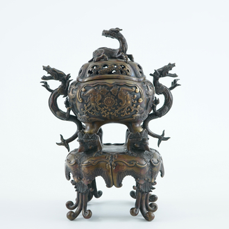 Un grand brûle-parfum sur socle en bronze, Japon, Meiji, 19ème