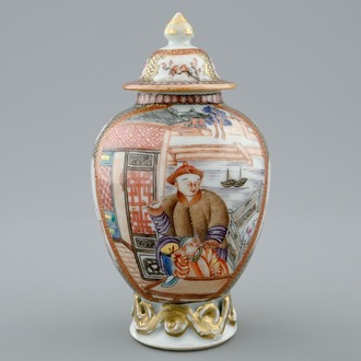 Une boîte à thé en porcelaine de Chine à décor Mandarin, Qianlong, 18ème