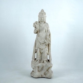 Une figure d'une immortelle féminine en marbre blanc, Chine
