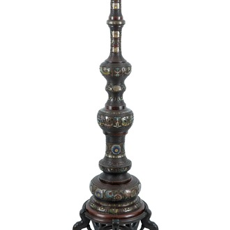 A very tall Japanese champlevé enamel bronze floor lamp column, Meiji, 19th C.