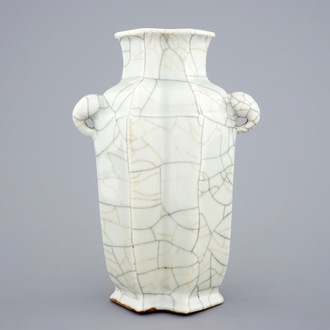 A Chinese ge-type double lozenge vase,18/19th C.