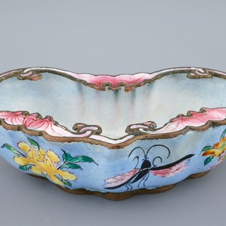 A Chinese Canton enamel brush washer in the form of a bat, 18/19th C.