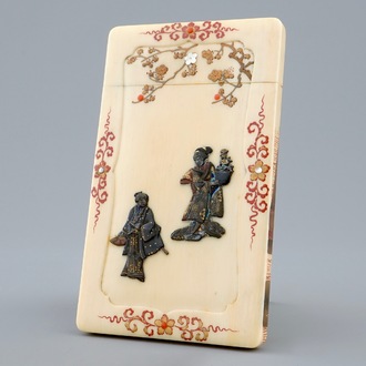 Un porte-cartes en ivoire laqué de Shibayama, Japon, Meiji, 19ème