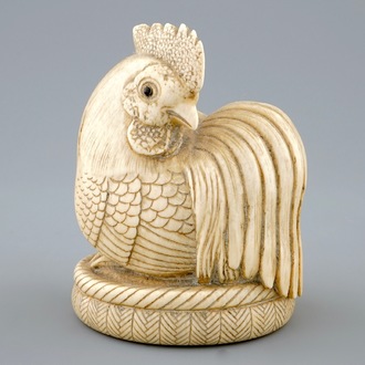 A Japanese ivory netsuke in the shape of a rooster, signed on the base, 19th C.