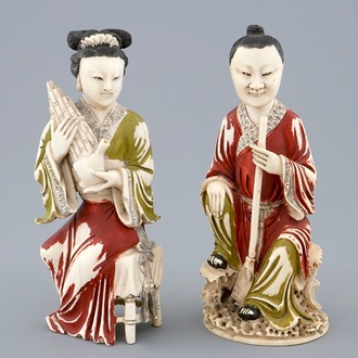 Une paire de figures polychromes de musiciens en ivoire sculpté, Chine, 19ème