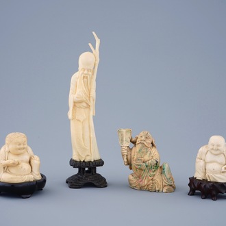Un lot de 4 figures en ivoire sculpté, Chine, fin du 19ème vers début du 20ème