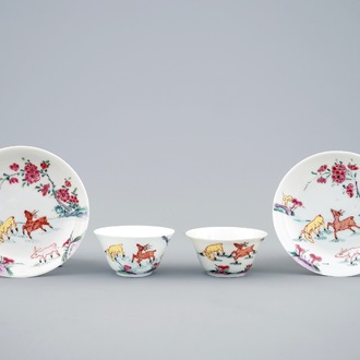 Une paire de tasses et soucoupes en porcelaine de Chine famille rose, Yongzheng, 1723-1735