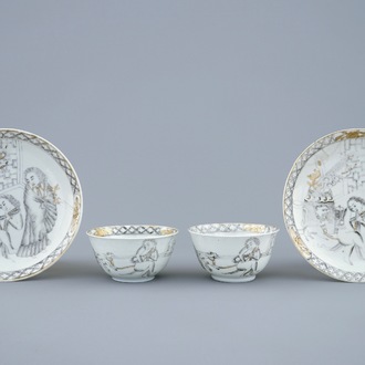 Une paire de tasses et soucoupes en porcelaine de Chine coquille d'oeuf en grisaille et doré, Yongzheng, 1723-1735