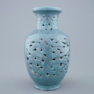 A Chinese open-worked robin’s egg vase, 19/20th C.