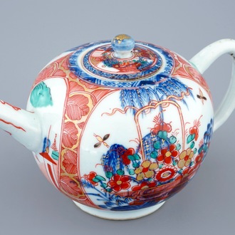 Une théière et son couvercle en porcelaine de Chine surdécoré de type Amsterdams bont, 18ème