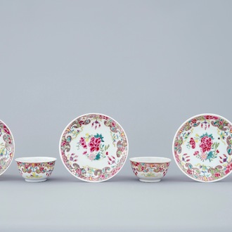 Een set van 3 Chinese famille rose koppen en schotels, Qianlong, 18e eeuw