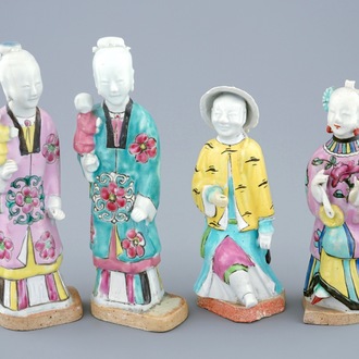 Un lot de quatre figures en porcelaine de Chine famille rose, 18/19ème