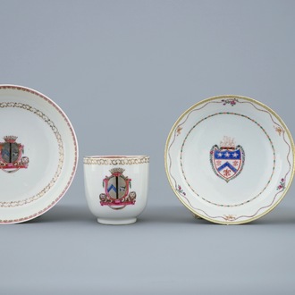 Deux tasses et soucoupes en porcelaine de Chine à décor armorié, Qianlong, 18ème