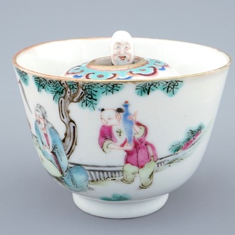 Une tasse surprise en porcelaine de Chine famille rose, marque et période de Xianfeng