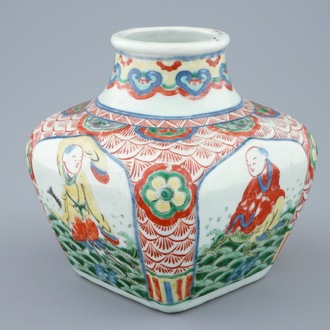 A Chinese square wucai bottle vase, Wanli mark, 19th C.