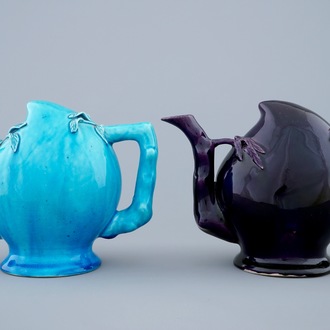 A pair of Chinese cadogan peach-shaped teapots in turquoise and aubergine, 18/19th C.
