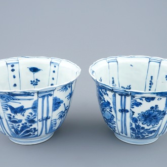 A pair of Chinese blue and white crow cups, Ming, Wanli