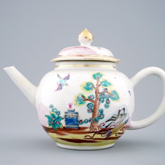 Une théière en porcelaine de Chine famille rose à décor "Pigeon de Valentin", Qianlong, 18ème