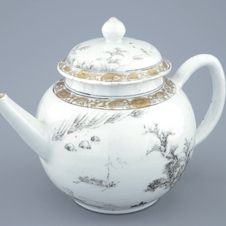 Une théière et son couvercle en porcelaine de Chine grisaille et doré, Yongzheng/Qianlong