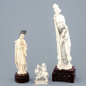 Trois figures en ivoire sculpté, Chine, vers 1900