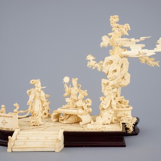 Un groupe en ivoire sculpté de musiciens sur socle en bois, début du 20ème