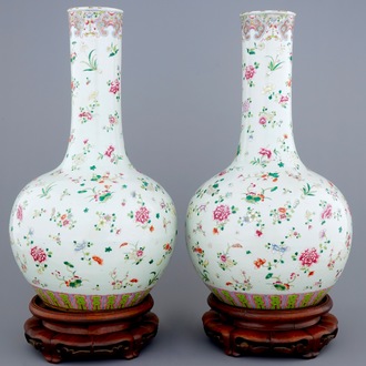 A pair of tall Chinese famille rose tianqiuping bottle vases, 19th C.