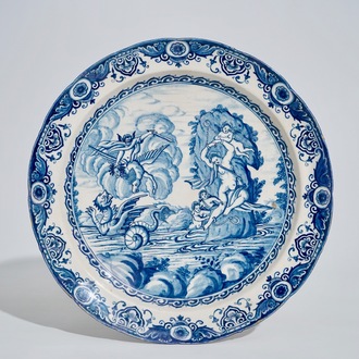 Een blauw-witte Delftse mythologische schotel met Perseus en Andromeda, ca. 1700