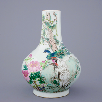 Un vase en porcelaine de Chine à décor qianjiang cai, signé Ma Qing Yun, 19/20ème