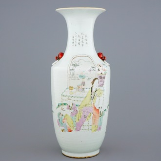 Un vase en porcelaine de Chine aux décors qianjiang cai et famille rose, 19/20ème