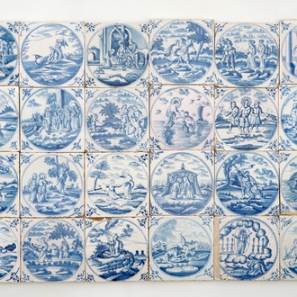 Un lot de 24 carreaux religieux en faïence de Delft bleu et blanc, 18ème