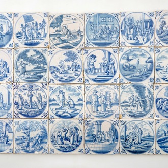 Un lot de 24 carreaux religieux en faïence de Delft bleu et blanc, 18ème