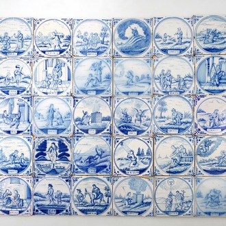 Un lot de 30 carreaux religieux en faïence de Delft bleu et blanc, Utrecht, 19ème