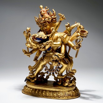 Une statuette de Chakrasamvara en bronze doré sino-tibétaine, 17/18ème
