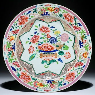 A Chinese famille rose charger with a central flower basket, Yongzheng/Qianlong