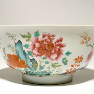 A Chinese famille rose bowl, Daoguang mark, 19/20th C.