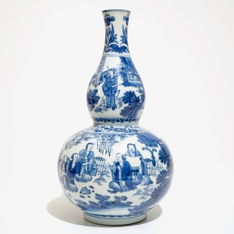Un vase de forme double gourde avec lettrés en porcelaine de Chine bleu et blanc, époque Transition, Chongzhen