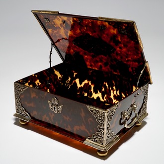 A Dutch colonial tortoise-shell and silver-mounted sirih casket, 17/18th C.