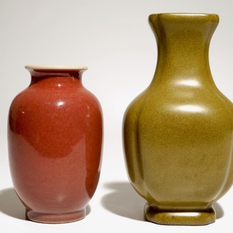 Un vase en porcelaine de Chine poudre de thé et un vase en foie de mulet, 20ème