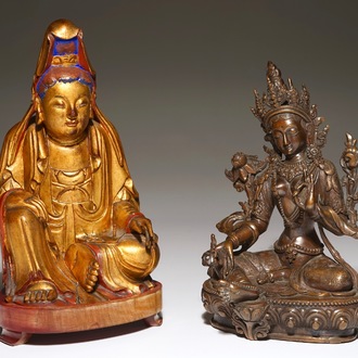 Une statuette de Tara en bronze et une Guanyin en bois doré, 19ème
