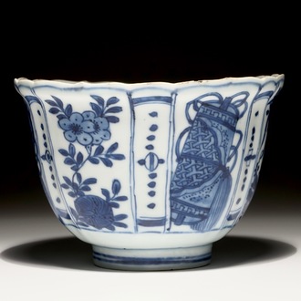 Un bol "corbeaux" en porcelaine de Chine bleu et blanc, Ming, Wanli