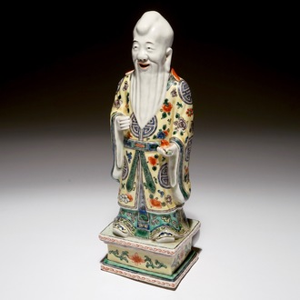 Un modèle d'un Shou Lao en porcelaine de Chine famille verte, 19ème