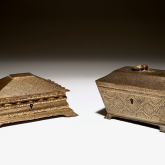 Two fine Anglo-Indian gilt damascened caskets with floral design, 18/19th C.