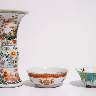 A Chinese famille verte "dragon" gu vase and two bowls with polychrome designs, 19th C.